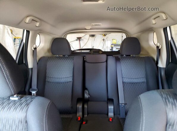 JN8AT2MV2JW307198 2018 NISSAN ROGUE Белый Вид задних сидений