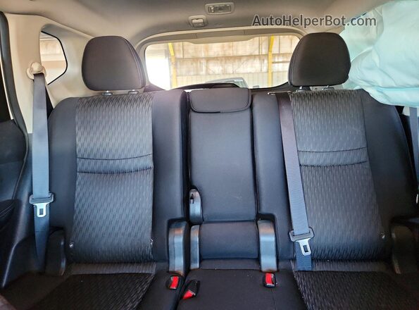 JN8AT2MV2JW354912 2018 NISSAN ROGUE Белый Вид задних сидений