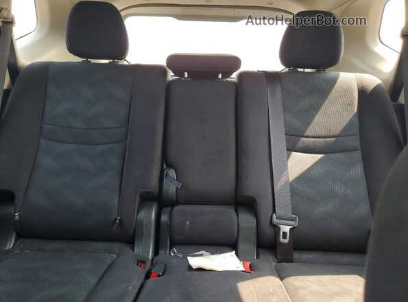 JN8AT2MV3GW138205 2016 NISSAN ROGUE Gray Rear seats view