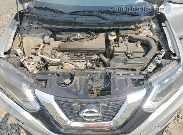 JN8AT2MV3HW015425 2017 NISSAN ROGUE Silver Vista del compartimento del motor