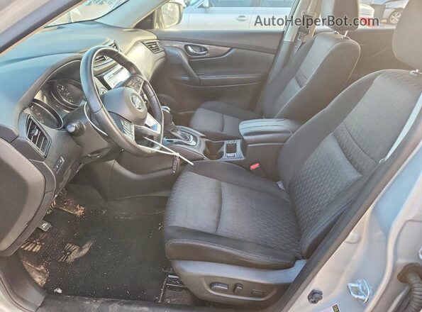 JN8AT2MV3HW020124 2017 NISSAN ROGUE Silver წინა სალონის ხედი
