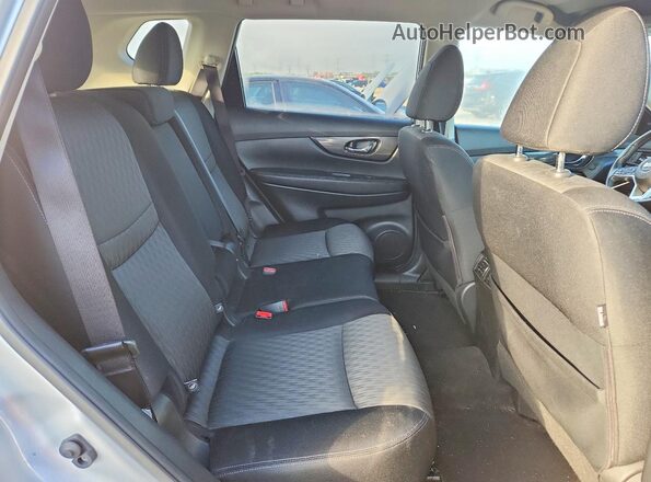 JN8AT2MV3HW020124 2017 NISSAN ROGUE Silver უკანა სავარძლების ხედი
