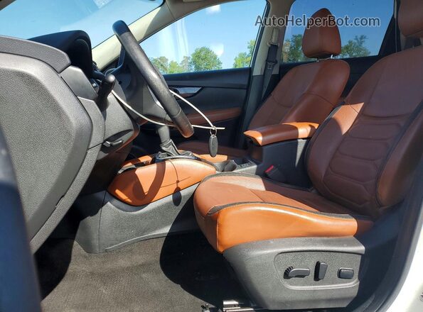JN8AT2MV4JW345225 2018 NISSAN ROGUE White წინა სალონის ხედი