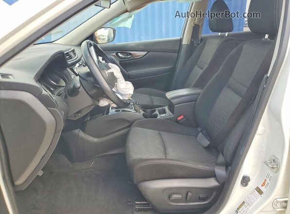 JN8AT2MV4LW121097 2020 NISSAN ROGUE Белый Вид салона спереди