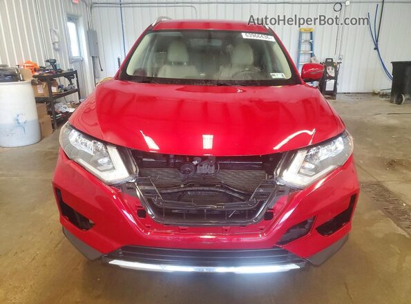 JN8AT2MV5HW002045 2017 NISSAN ROGUE Красный Вид спереди