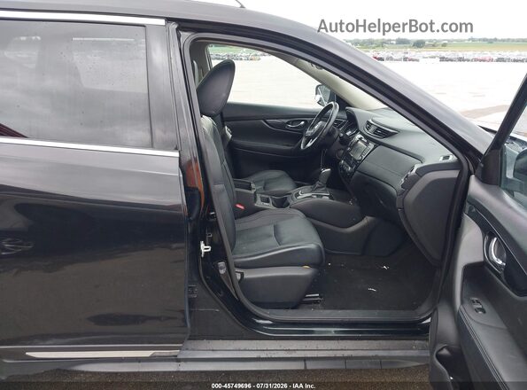 JN8AT2MV5HW017421 2017 NISSAN ROGUE Black Front interior view