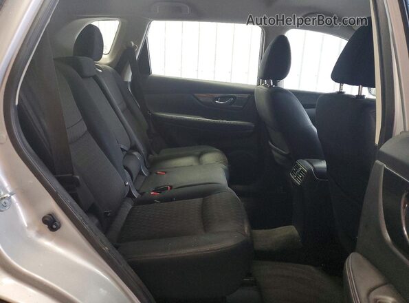 JN8AT2MV5HW259304 2017 NISSAN ROGUE Серебряный Вид задней части салона