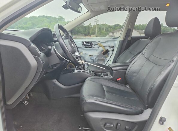 JN8AT2MV5HW278094 2017 NISSAN ROGUE White Front interior view