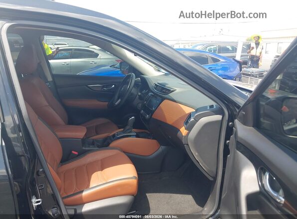 JN8AT2MV6JW301047 2018 NISSAN ROGUE Black წინა სალონის ხედი