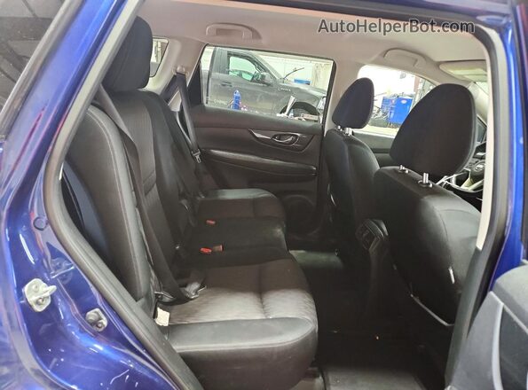 JN8AT2MV7HW004296 2017 NISSAN ROGUE Blue Widok wnętrza z tyłu