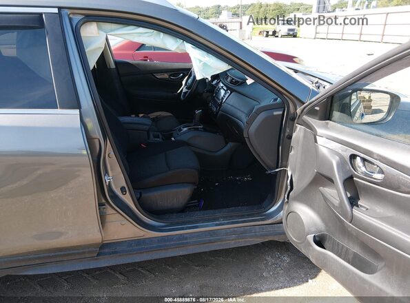 JN8AT2MV7HW016979 2017 NISSAN ROGUE Серый Вид салона спереди