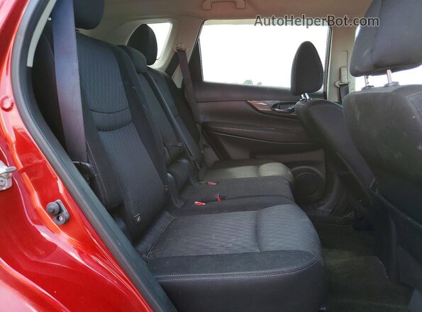 JN8AT2MV7HW284267 2017 NISSAN ROGUE Red Widok wnętrza z tyłu