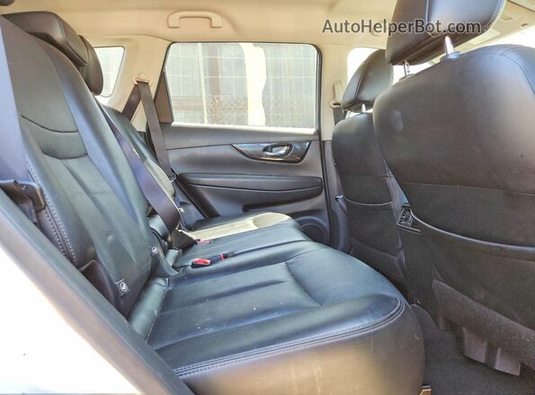 JN8AT2MV7JW318391 2018 NISSAN ROGUE Silver Rear interior view