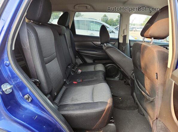 JN8AT2MV7JW343775 2018 NISSAN ROGUE Blue Widok wnętrza z tyłu