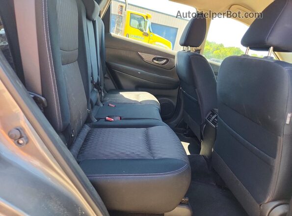 JN8AT2MV8HW004131 2017 NISSAN ROGUE Gray Vista interior trasera