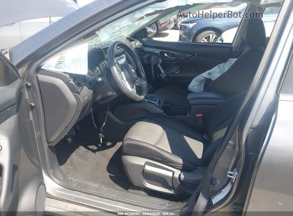 JN8AT2MV8HW008308 2017 NISSAN ROGUE Gray Вид салону спереду