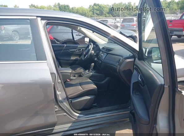 JN8AT2MV8HW023004 2017 NISSAN ROGUE Серый Вид салона спереди