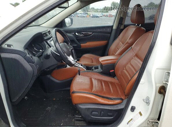 JN8AT2MV8HW024380 2017 NISSAN ROGUE White წინა სალონის ხედი