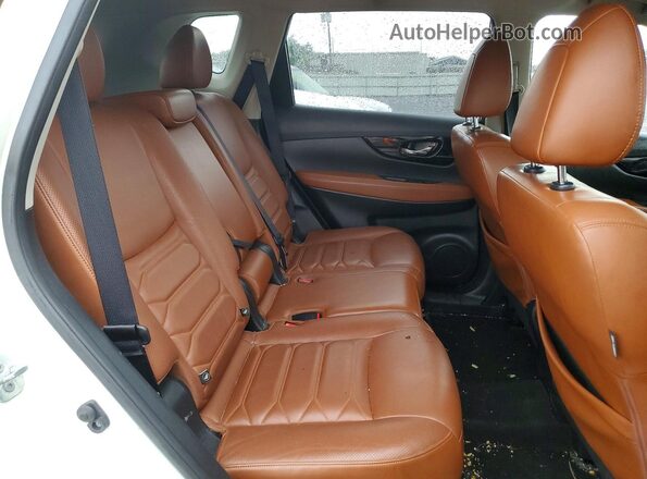JN8AT2MV8HW024380 2017 NISSAN ROGUE White უკანა სალონის ხედი
