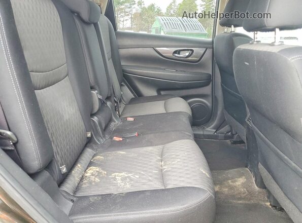 JN8AT2MV8HW026727 2017 NISSAN ROGUE Зеленый Вид задней части салона