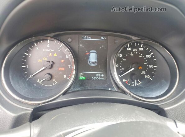 JN8AT2MV8HW273231 2017 NISSAN ROGUE Red Widok zestawu wskaźników