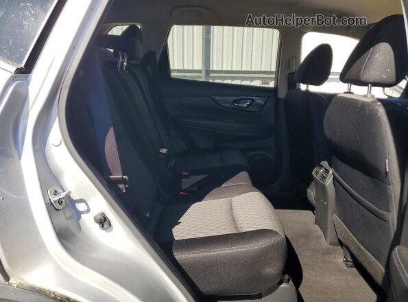 JN8AT2MV9HW012612 2017 NISSAN ROGUE Серебряный Вид задних сидений
