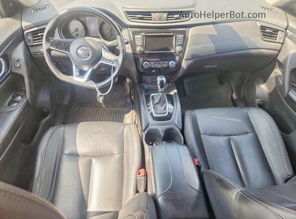 JN8AT2MV9JW305366 2018 NISSAN ROGUE Silver წინა პანელის ხედი