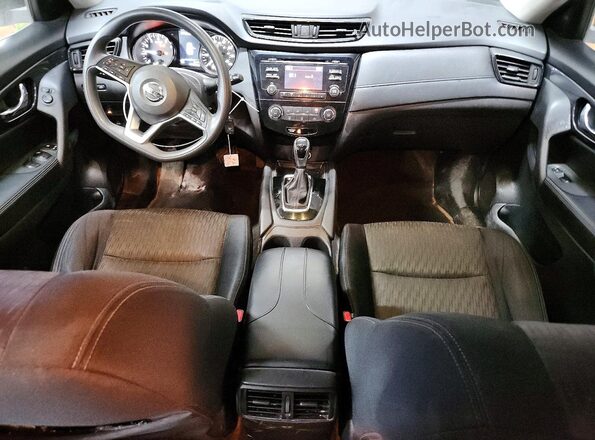 JN8AT2MVXHW025756 2017 NISSAN ROGUE Silver Widok deski rozdzielczej