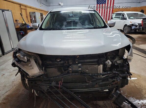 JN8AT2MVXHW025756 2017 NISSAN ROGUE Silver Widok z przodu