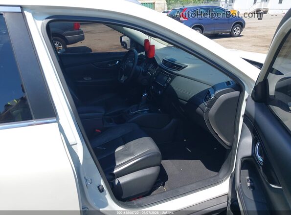JN8AT2MVXHW251389 2017 NISSAN ROGUE White Вид салону спереду