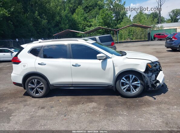 JN8AT2MVXHW251389 2017 NISSAN ROGUE White Вид задньої частини салону