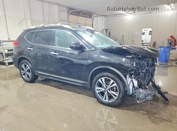 JN8AT2MVXHW256138 2017 NISSAN ROGUE Черный Передняя правая четверть