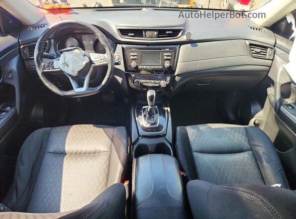 JN8AT2MVXHW268872 2017 NISSAN ROGUE Red Widok deski rozdzielczej