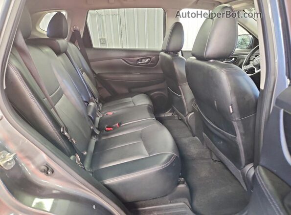 JN8AT2MVXJW307028 2018 NISSAN ROGUE Gray Widok wnętrza z tyłu