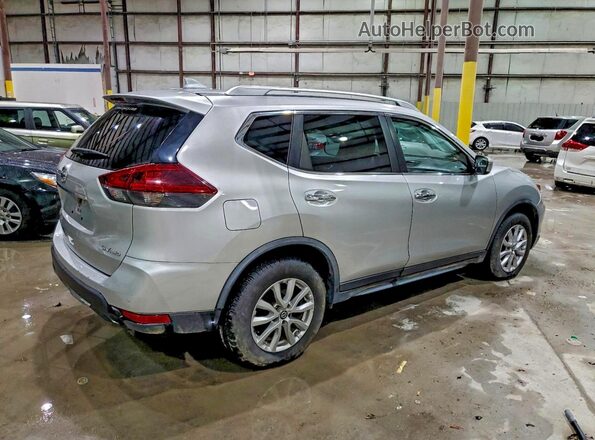 JN8AT2MVXJW309877 2018 NISSAN ROGUE Silver Tył prawy