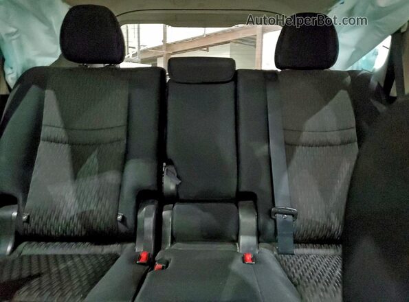 JN8AT2MVXJW309877 2018 NISSAN ROGUE Silver Widok tylnych siedzeń
