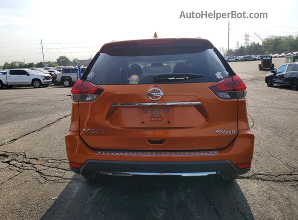 JN8AT2MVXJW328672 2018 NISSAN ROGUE Оранжевый Вид сзади