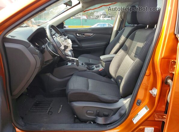 JN8AT2MVXJW328672 2018 NISSAN ROGUE Оранжевый Вид салона спереди