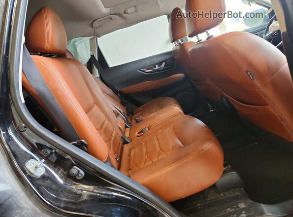 JN8AT2MVXJW330504 2018 NISSAN ROGUE Black Rear interior view