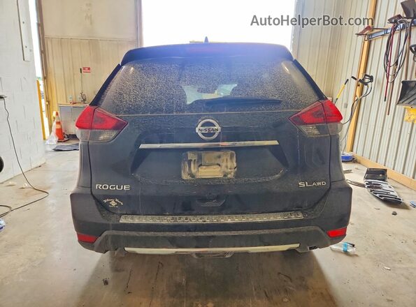 JN8AT2MVXJW330504 2018 NISSAN ROGUE Black Rear view