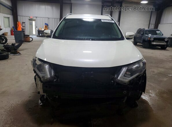 JN8AT2MVXJW351952 2018 NISSAN ROGUE Белый Вид спереди