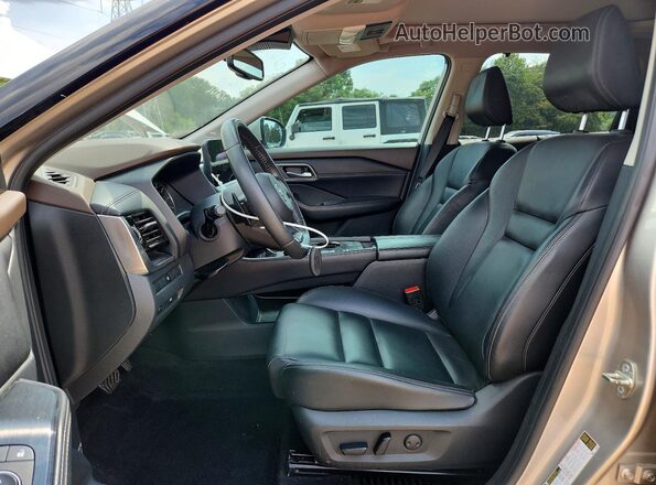 JN8AT3CAXMW027246 2021 NISSAN ROGUE Silver Front interior view