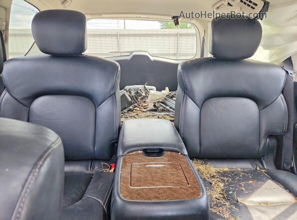 JN8AZ2NF5G9611607 2016 INFINITI QX80 Silver Rear seats view