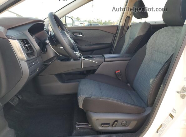JN8BT3BA0PW404564 2023 NISSAN ROGUE White Widok wnętrza z przodu