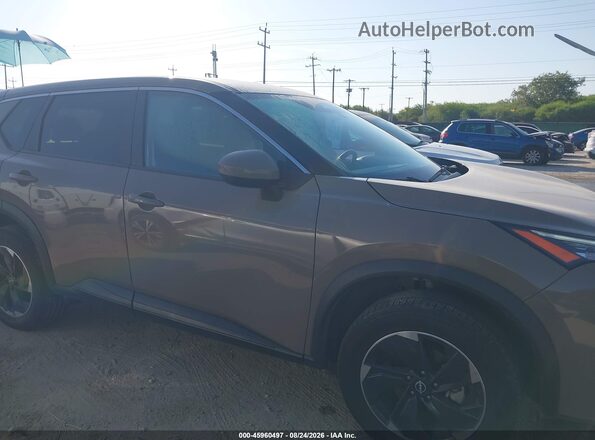JN8BT3BA2SW008239 2025 NISSAN ROGUE Brown Вид задньої частини салону