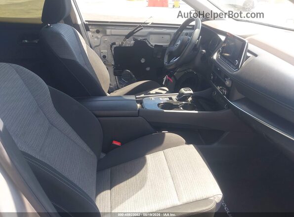 JN8BT3BA4PW431864 2023 NISSAN ROGUE Silver Widok wnętrza z przodu