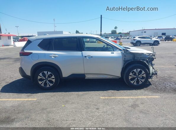 JN8BT3BA4PW431864 2023 NISSAN ROGUE Silver Widok wnętrza z tyłu