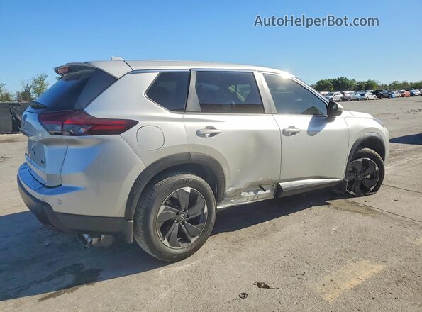 JN8BT3BA7RW352384 2024 NISSAN ROGUE Silver Rear right