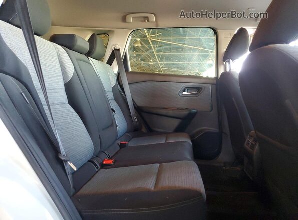 JN8BT3BA8PW414601 2023 NISSAN ROGUE White Widok tylnych siedzeń