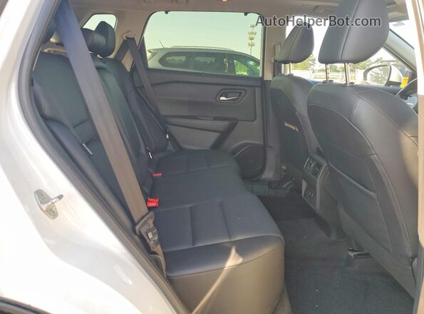 JN8BT3BB1RW437522 2024 NISSAN ROGUE Белый Вид задней части салона